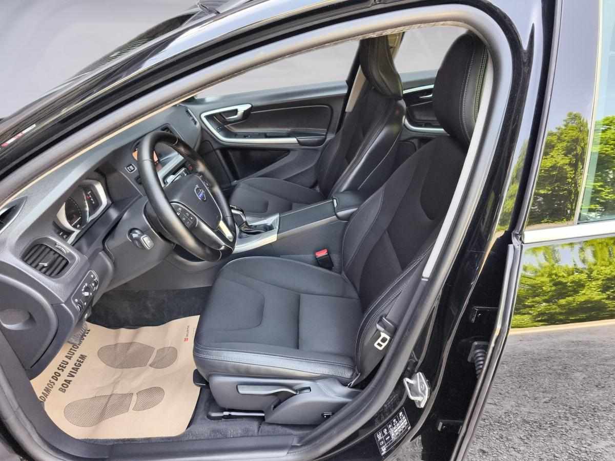 volvo-v60-d6-plug-in-hybrid-2-4-awd-2018-diesel-2400cc