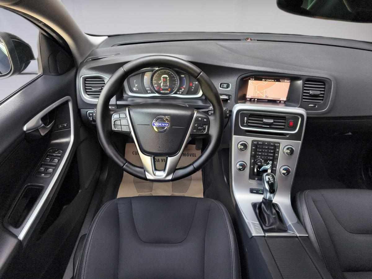 volvo-v60-d6-plug-in-hybrid-2-4-awd-2018-diesel-2400cc