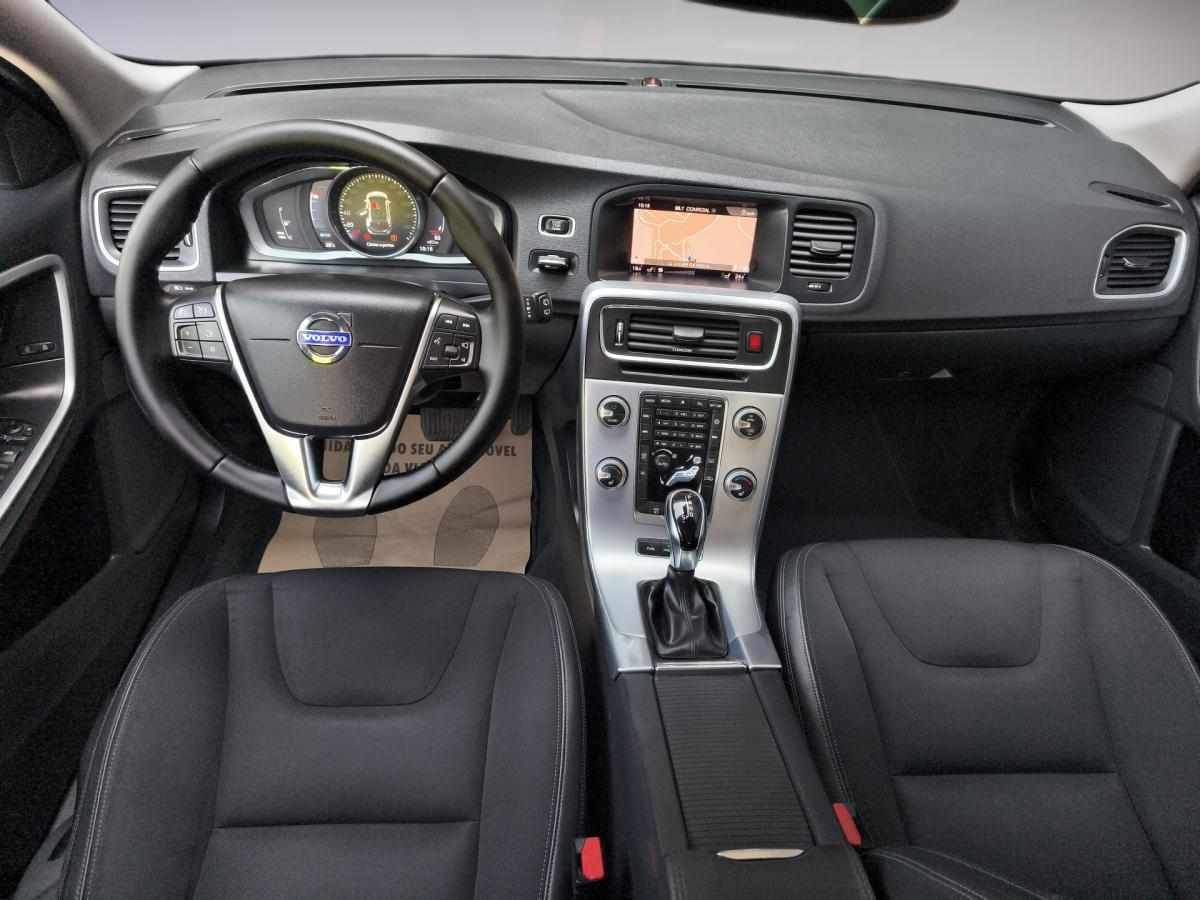 volvo-v60-d6-plug-in-hybrid-2-4-awd-2018-diesel-2400cc