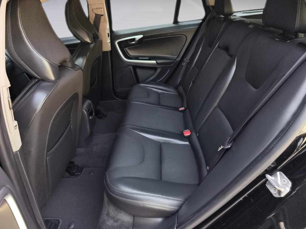 volvo-v60-d6-plug-in-hybrid-2-4-awd-2018-diesel-2400cc