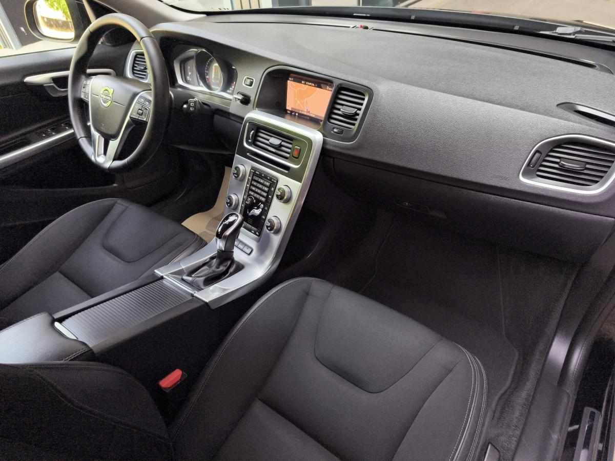 volvo-v60-d6-plug-in-hybrid-2-4-awd-2018-diesel-2400cc