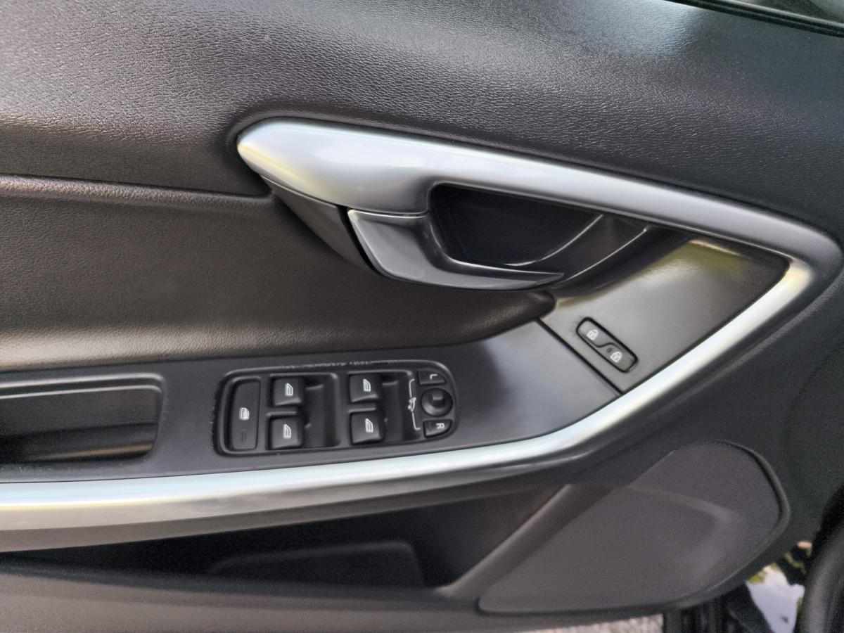 volvo-v60-d6-plug-in-hybrid-2-4-awd-2018-diesel-2400cc