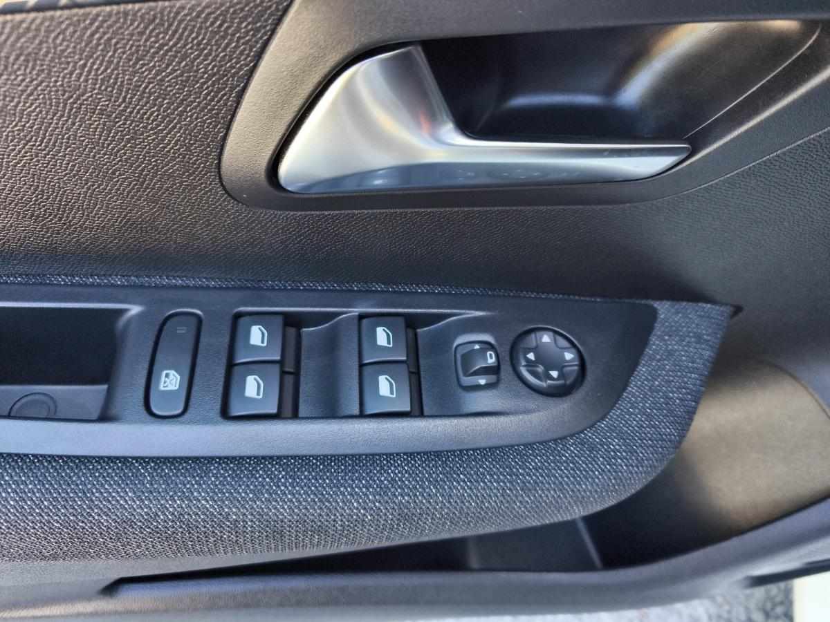 peugeot-208-1-2-puretech-2025-gasolina-1199cc