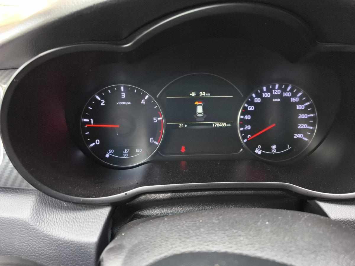 kia-carens-1-7-vgt-2017-diesel-1685cc
