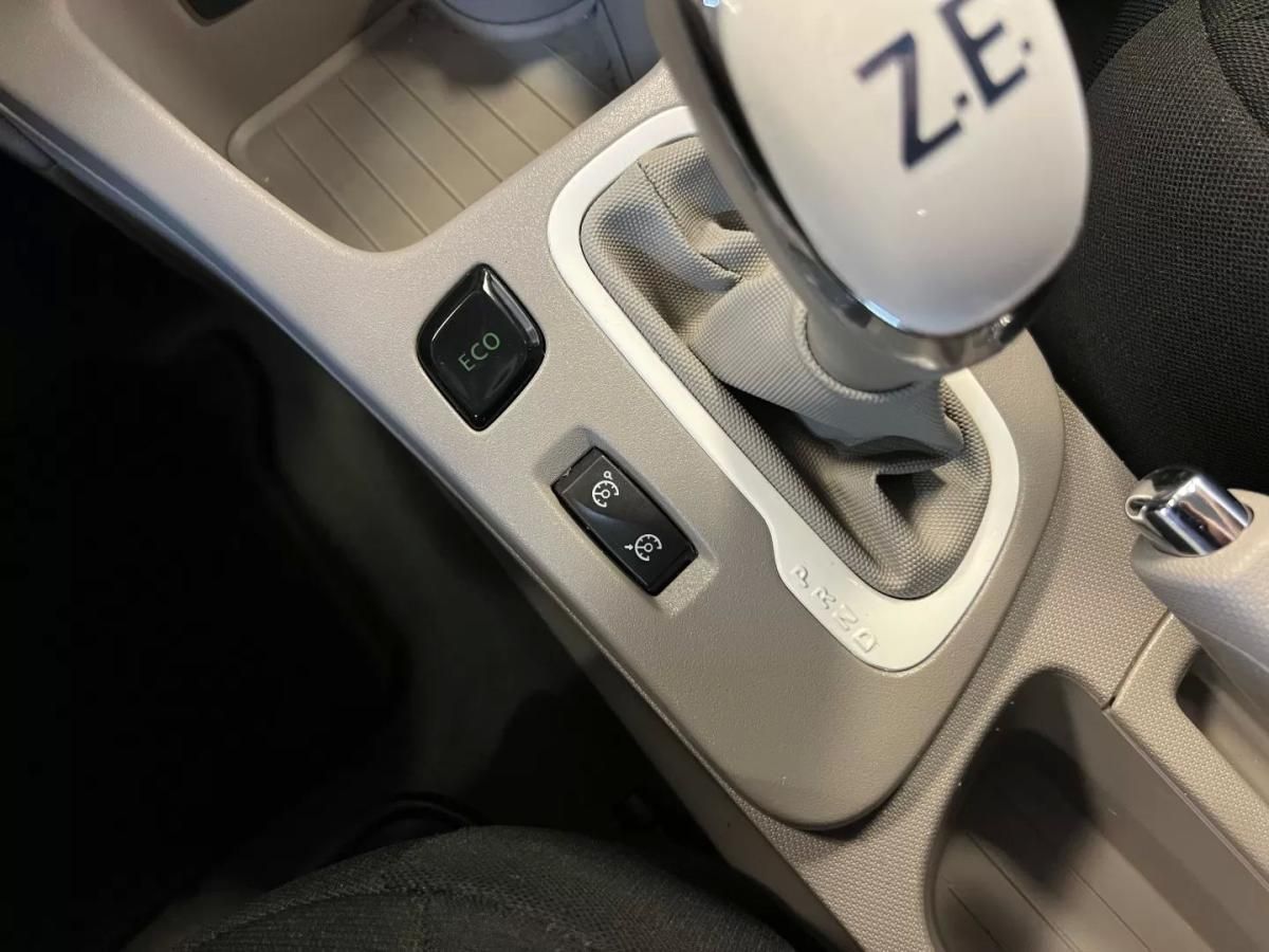 renault-zoe-2018-eletrico-200cc