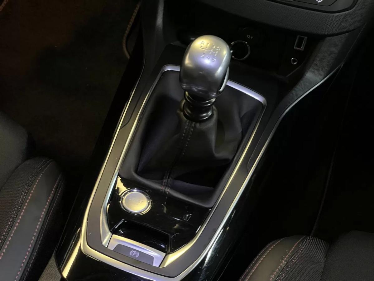 peugeot-308-2017-gasolina-1199cc