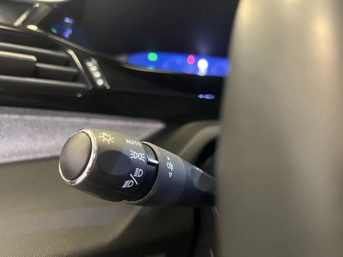 peugeot-308-sw-2023-diesel-1499cc