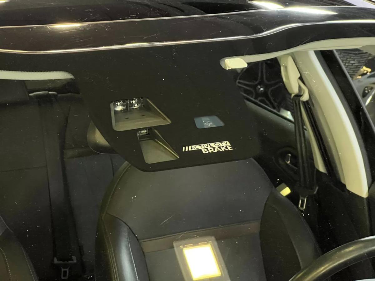 peugeot-208-2016-gasolina-1199cc