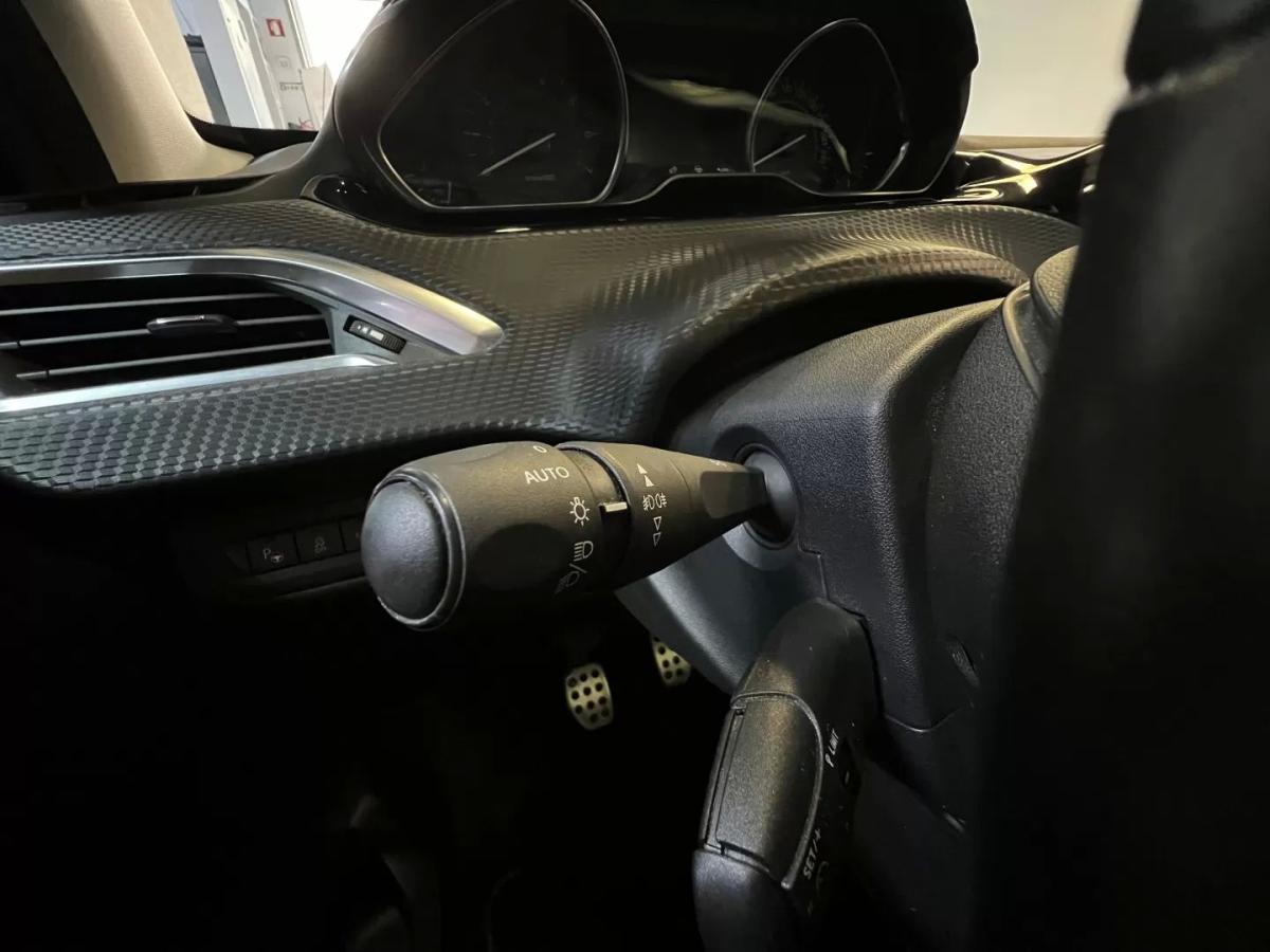 peugeot-208-2016-gasolina-1199cc