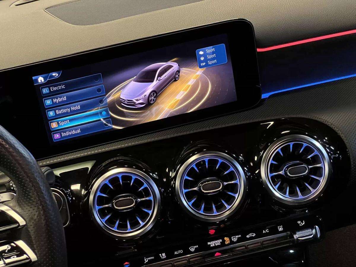 mercedes-benz-classe-a-2023-hibrido-1332cc