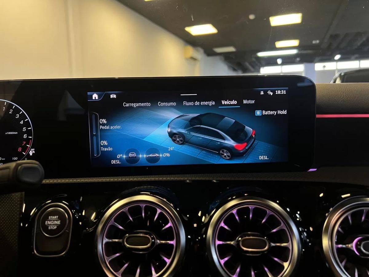 mercedes-benz-classe-a-2023-hibrido-1332cc