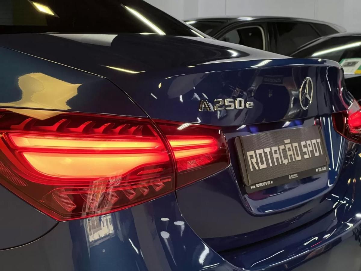 mercedes-benz-classe-a-2023-hibrido-1332cc