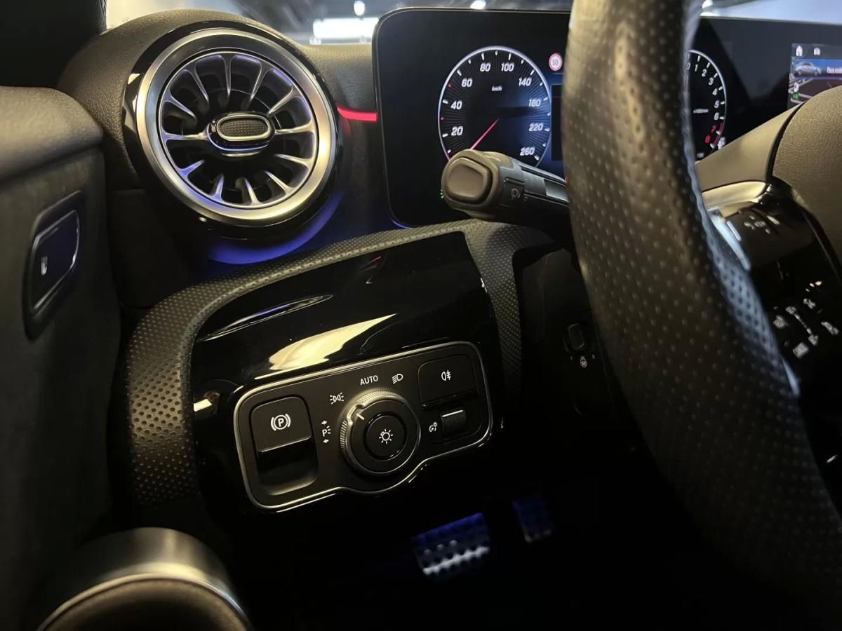 mercedes-benz-classe-a-2023-hibrido-1332cc