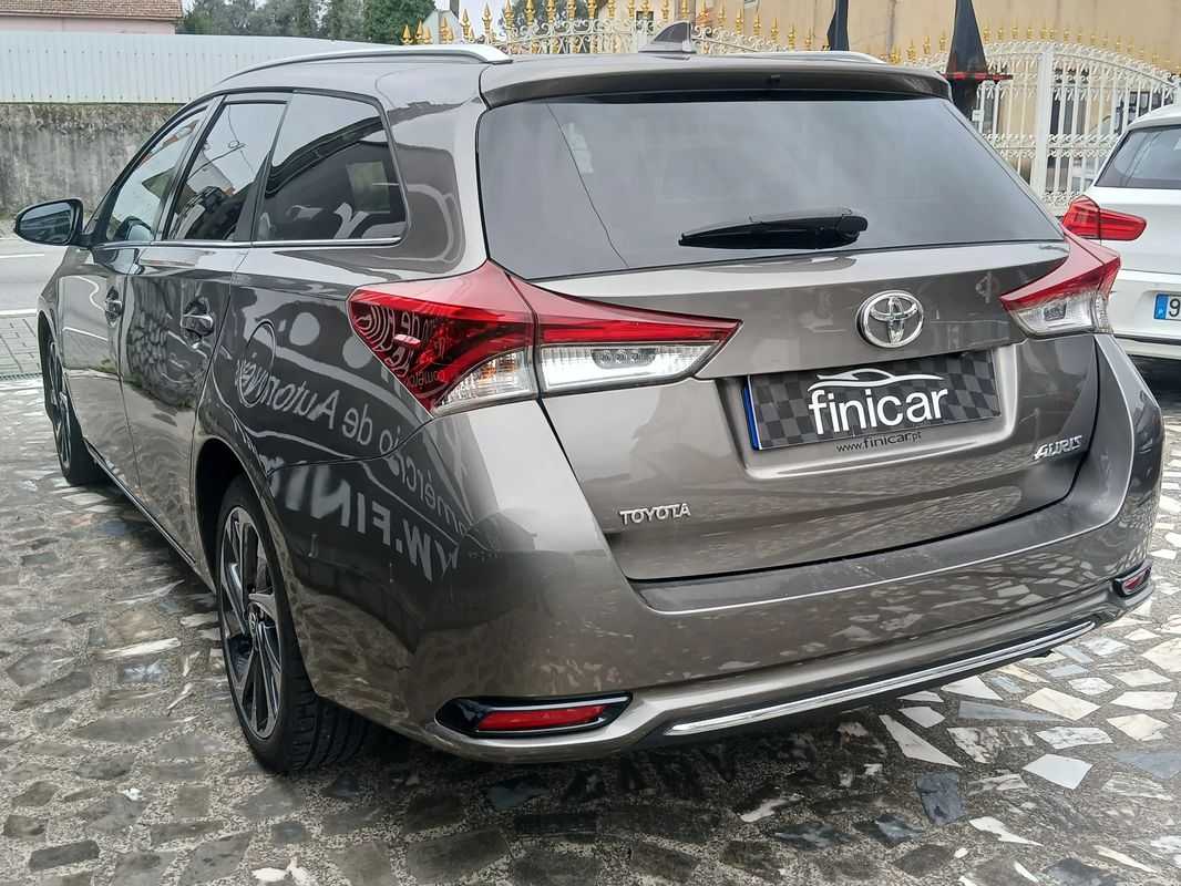 toyota-auris-touring-sports-2016-diesel-1364cc