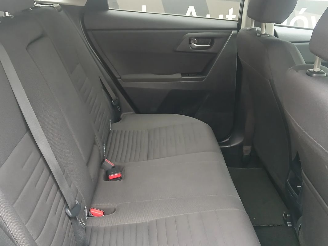 toyota-auris-touring-sports-2016-diesel-1364cc
