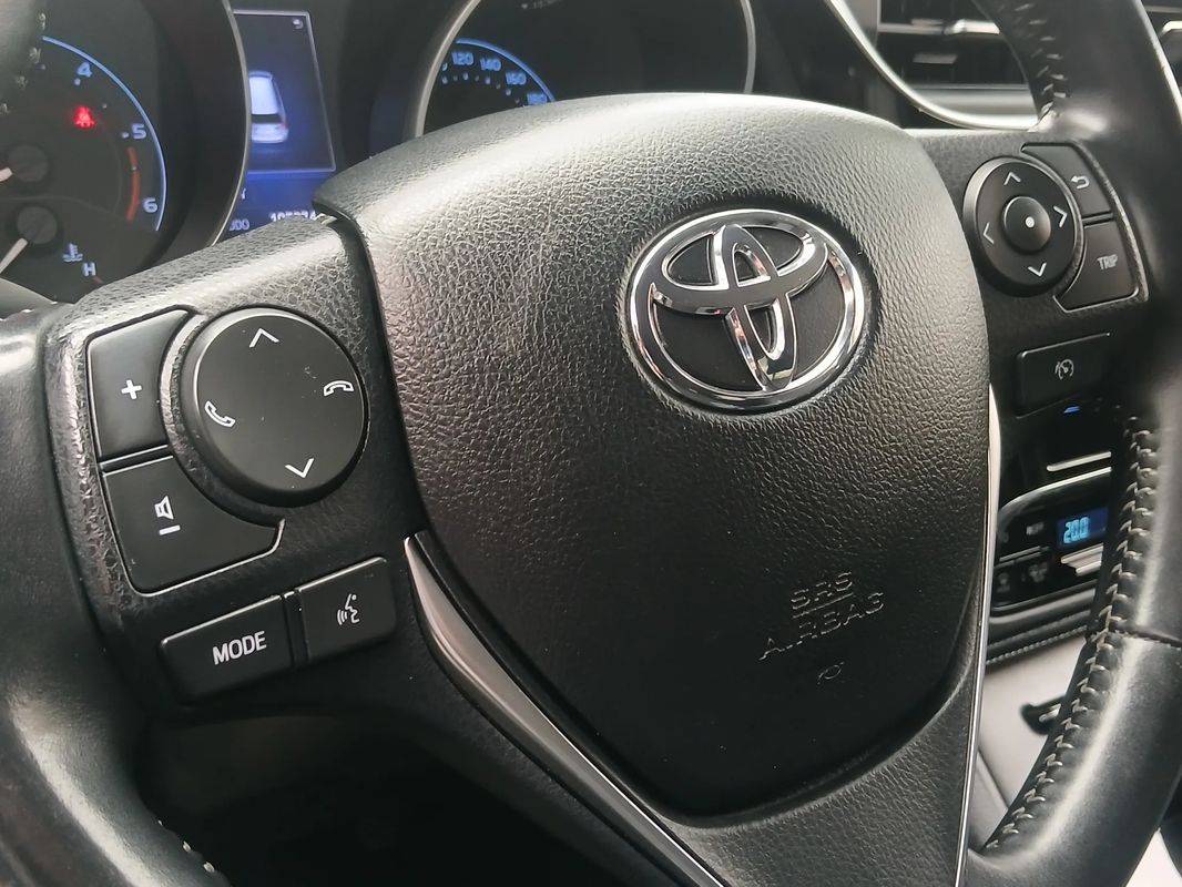 toyota-auris-touring-sports-2016-diesel-1364cc