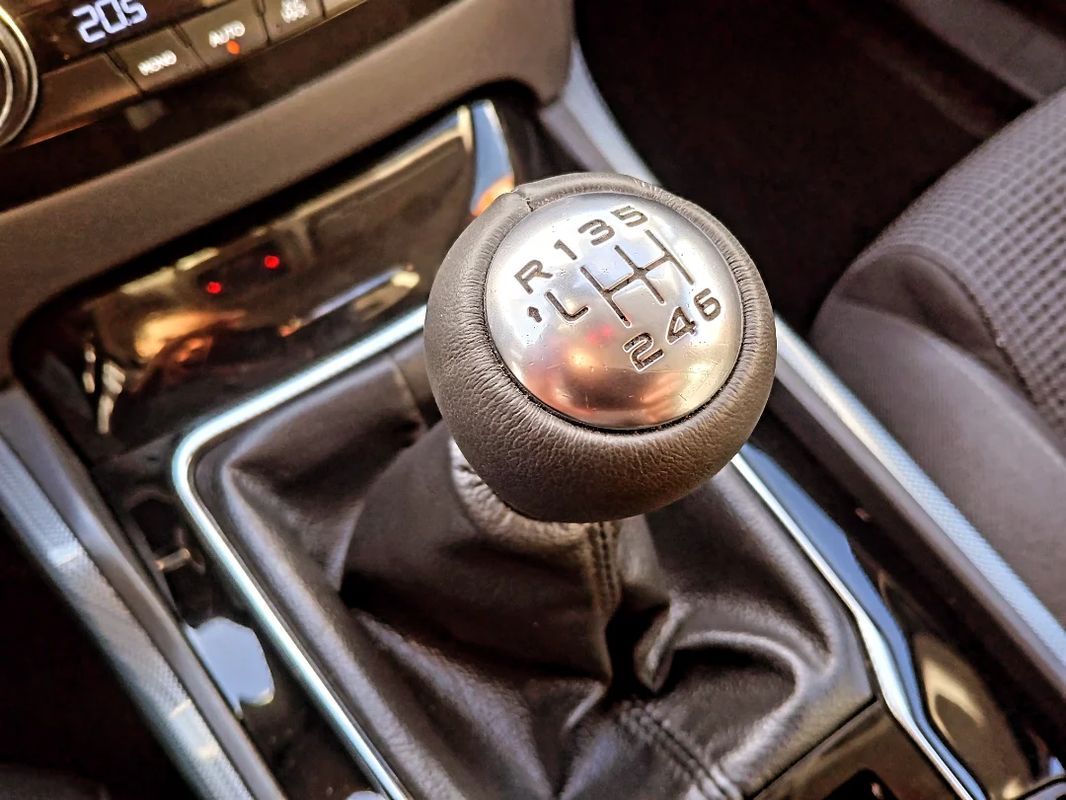 peugeot-508-sw-2015-diesel-1560cc