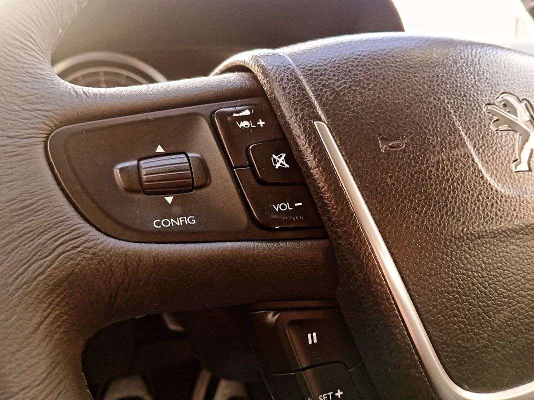 peugeot-508-sw-2015-diesel-1560cc