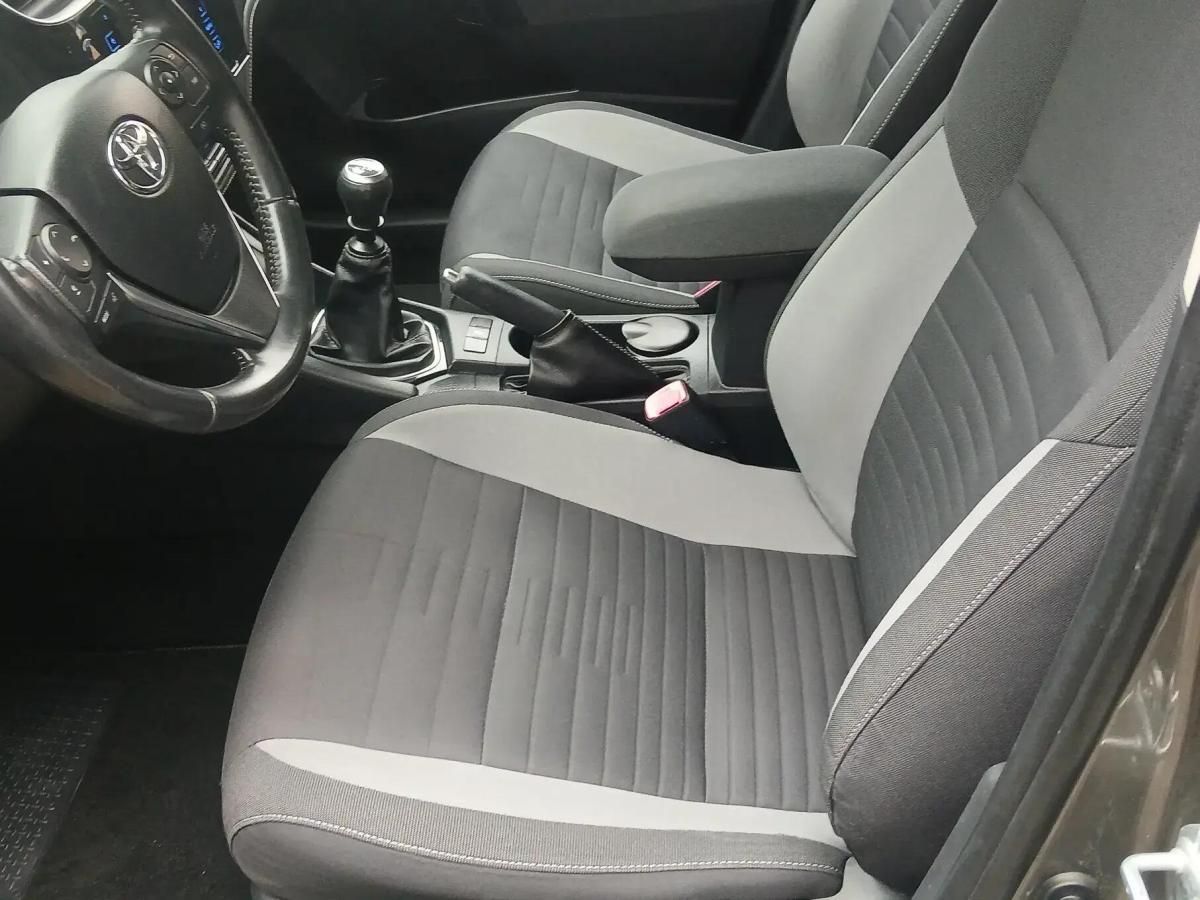 toyota-auris-touring-sports-2016-diesel-1364cc