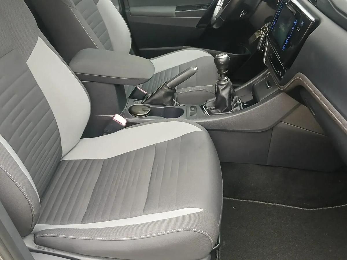 toyota-auris-touring-sports-2016-diesel-1364cc