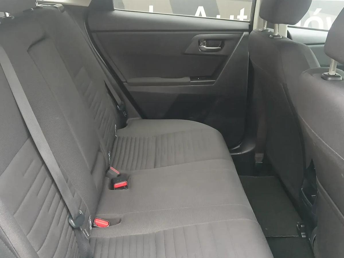 toyota-auris-touring-sports-2016-diesel-1364cc