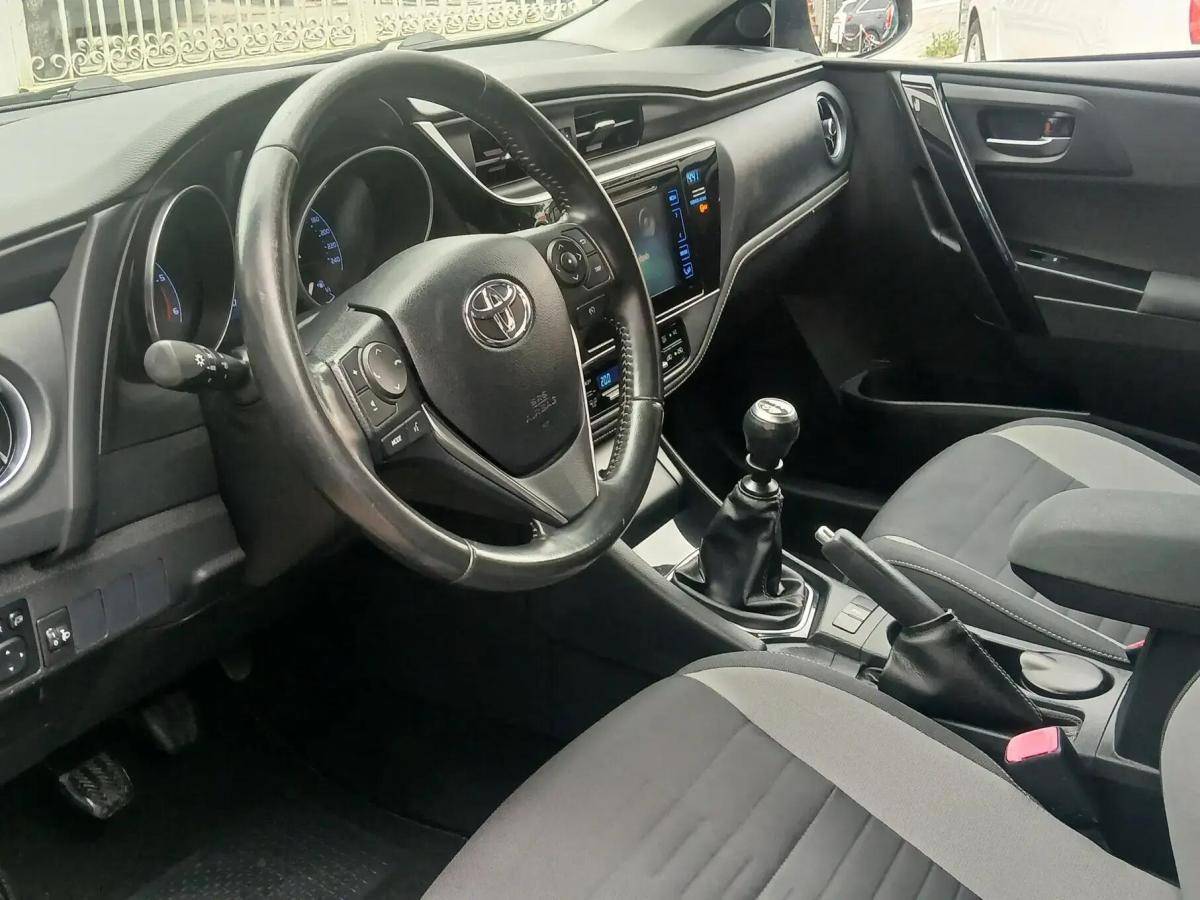toyota-auris-touring-sports-2016-diesel-1364cc