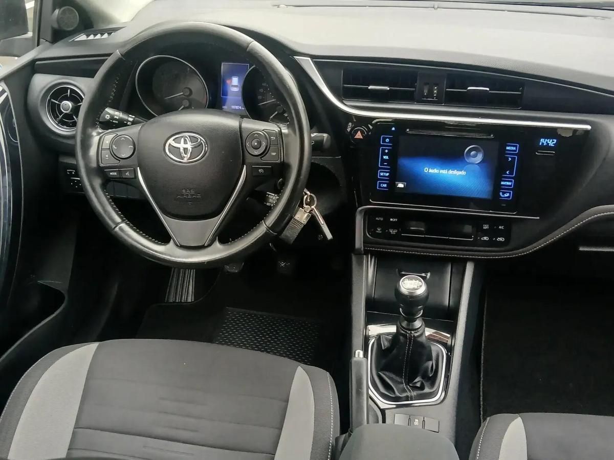 toyota-auris-touring-sports-2016-diesel-1364cc