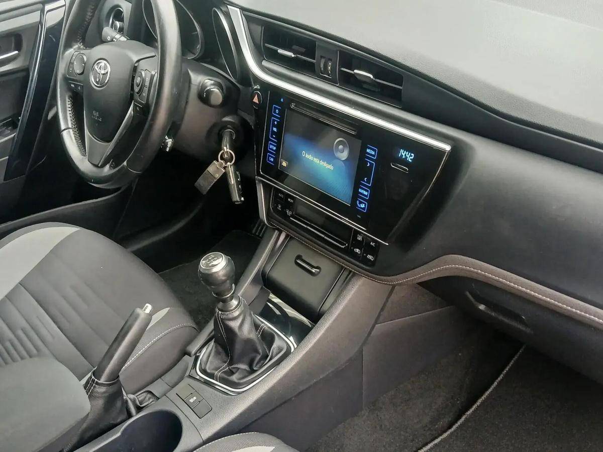 toyota-auris-touring-sports-2016-diesel-1364cc