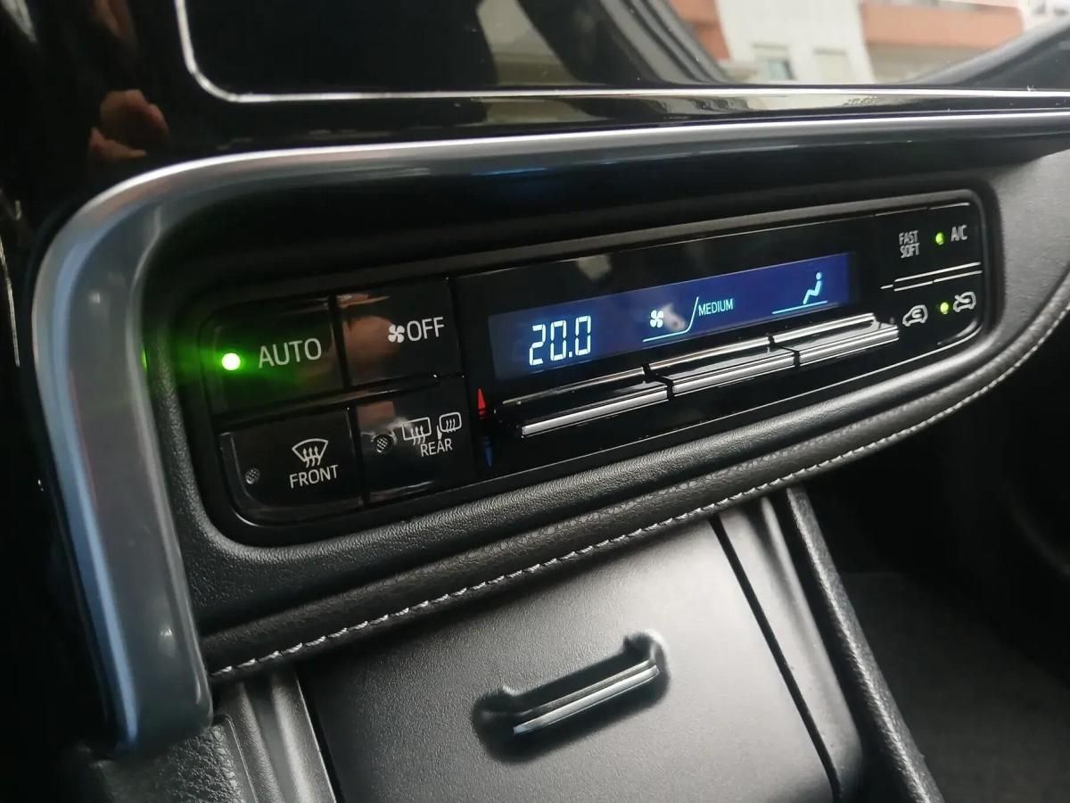 toyota-auris-touring-sports-2016-diesel-1364cc