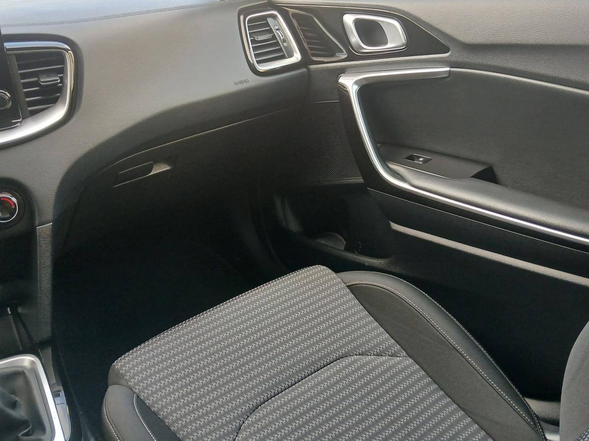 kia-ceed-sw-2023-diesel-1598cc