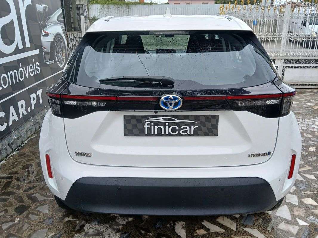 toyota-yaris-2022-hibrido-a-gasolina-1490cc