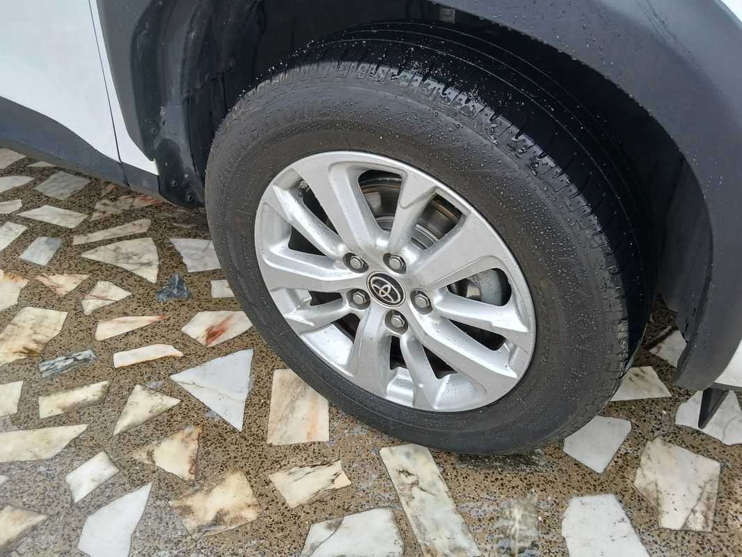 toyota-yaris-2022-hibrido-a-gasolina-1490cc