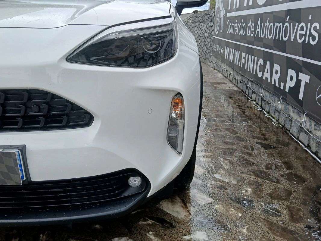 toyota-yaris-2022-hibrido-a-gasolina-1490cc