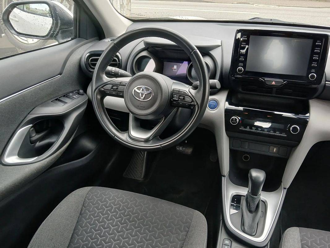 toyota-yaris-2022-hibrido-a-gasolina-1490cc