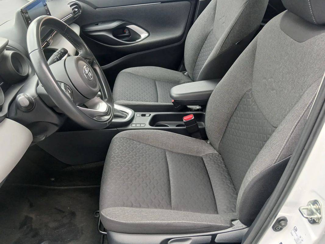 toyota-yaris-2022-hibrido-a-gasolina-1490cc