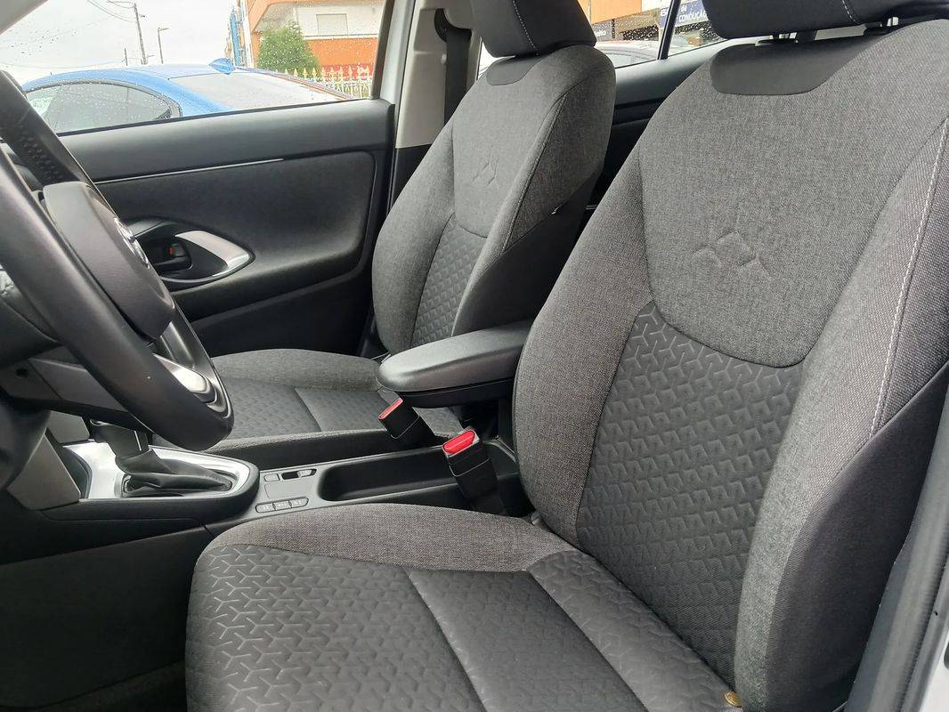toyota-yaris-2022-hibrido-a-gasolina-1490cc