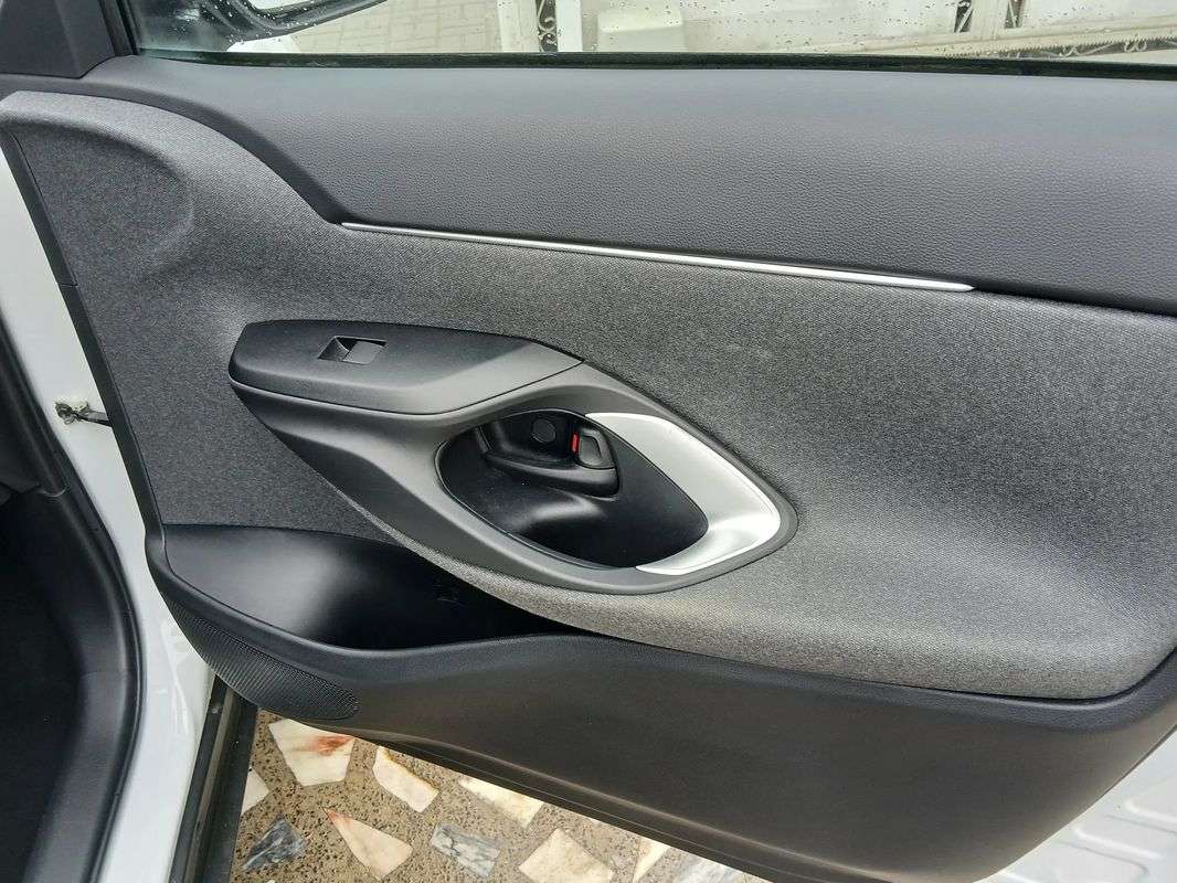 toyota-yaris-2022-hibrido-a-gasolina-1490cc