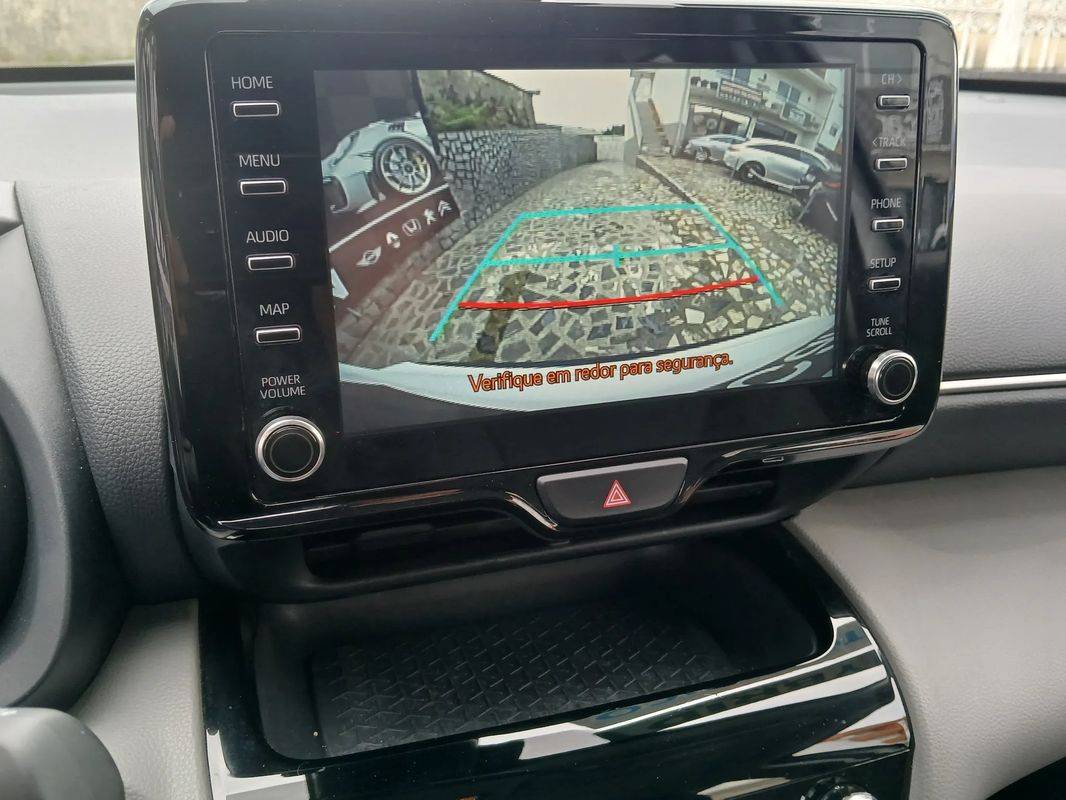 toyota-yaris-2022-hibrido-a-gasolina-1490cc