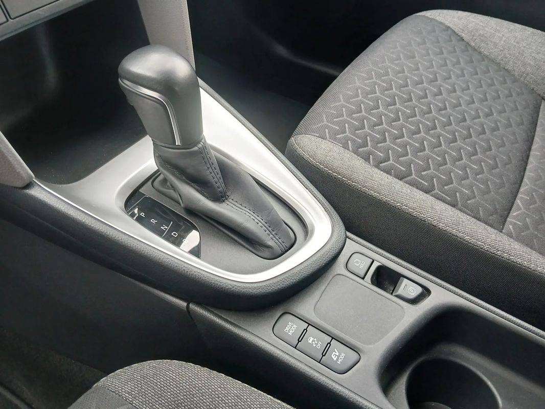 toyota-yaris-2022-hibrido-a-gasolina-1490cc
