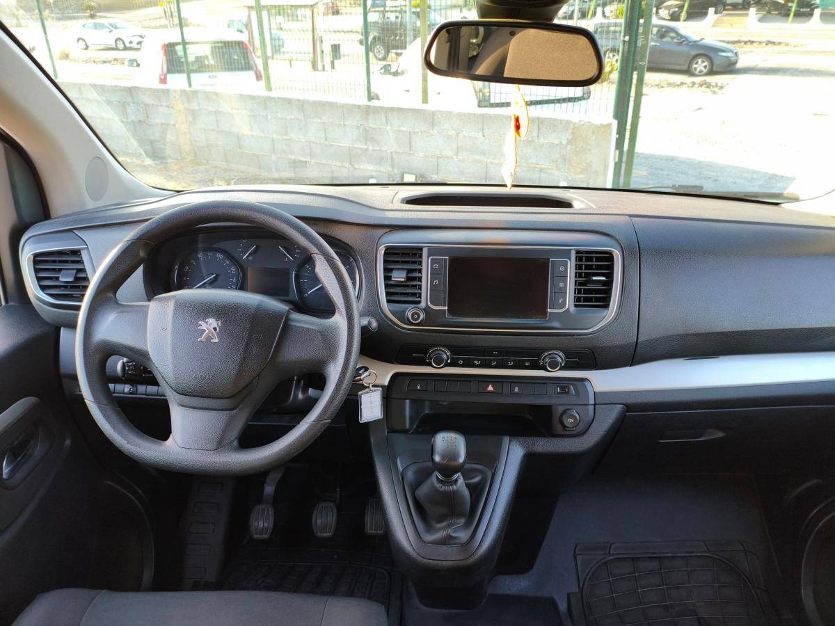 peugeot-traveller-2018-diesel-1560cc