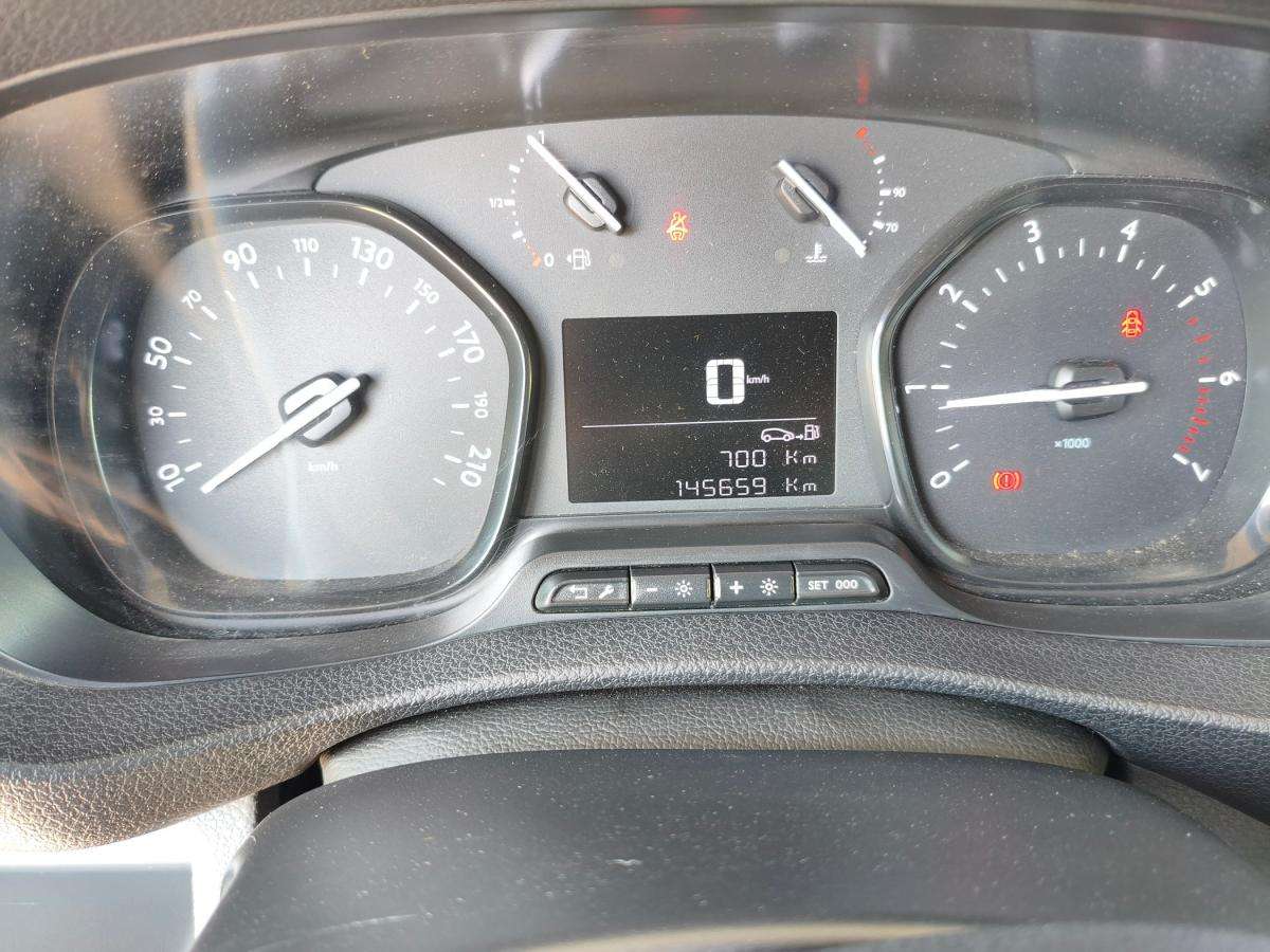 opel-vivaro-2021-diesel-1499cc