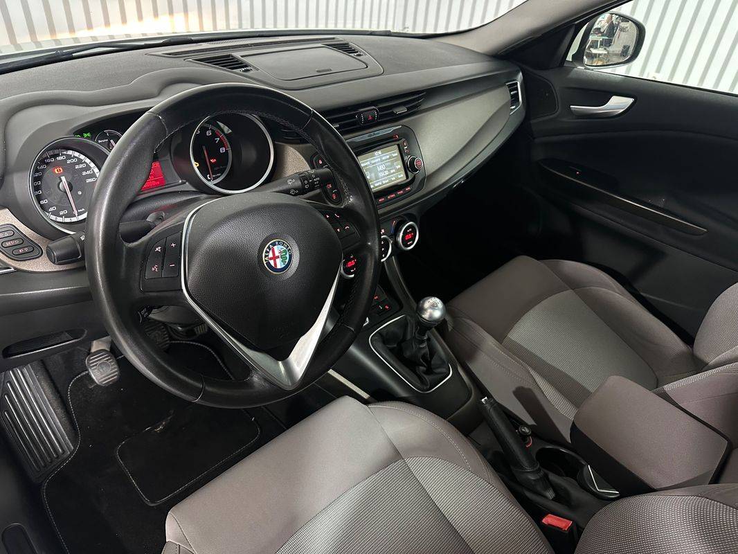 alfa-romeo-giulietta-2014-gasolina-1368cc