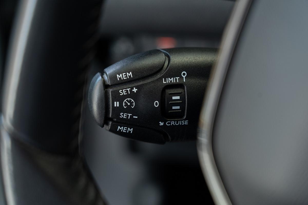 peugeot-2008-2022-eletrico-500cc