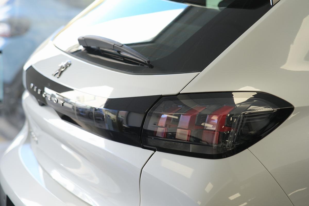 peugeot-208-2021-eletrico-500cc