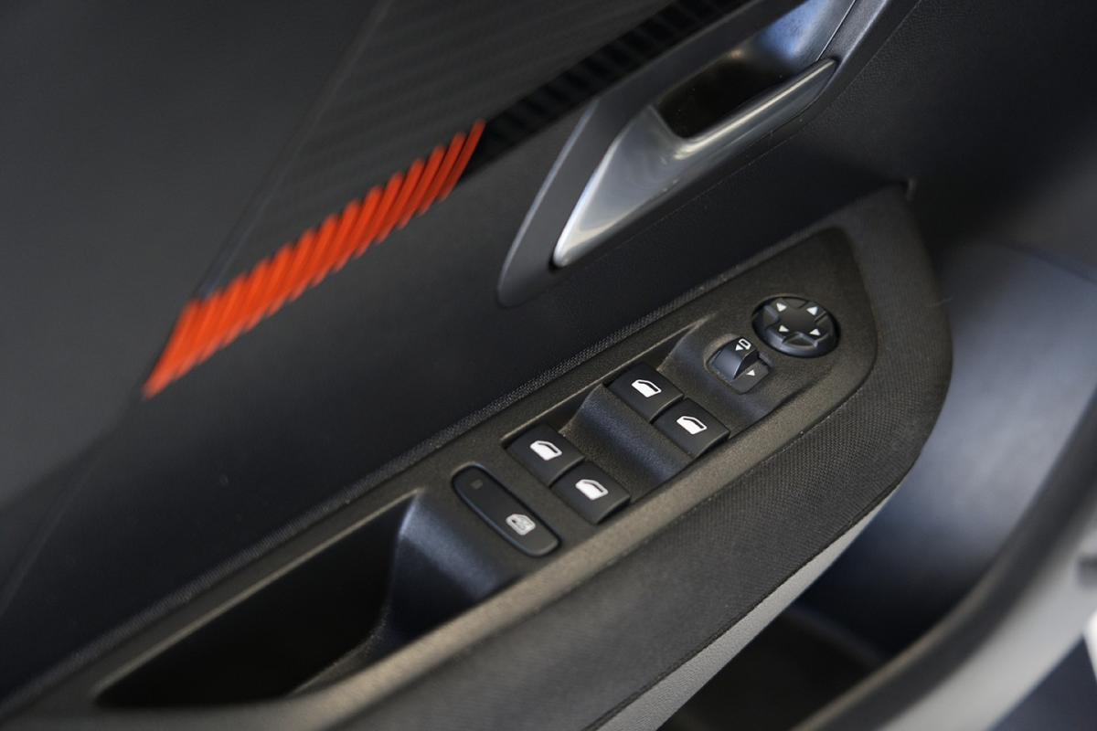 peugeot-208-2021-eletrico-500cc
