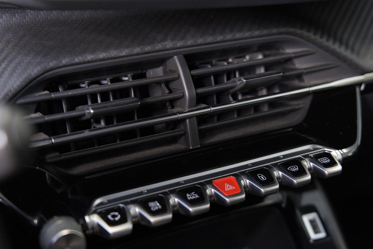 peugeot-208-2021-eletrico-500cc