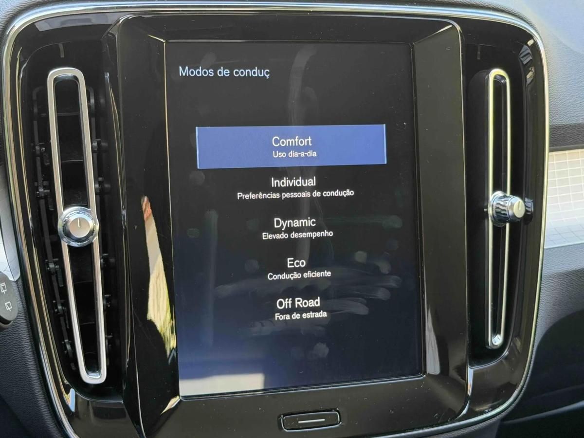 volvo-xc40-2020-gasolina-1477cc