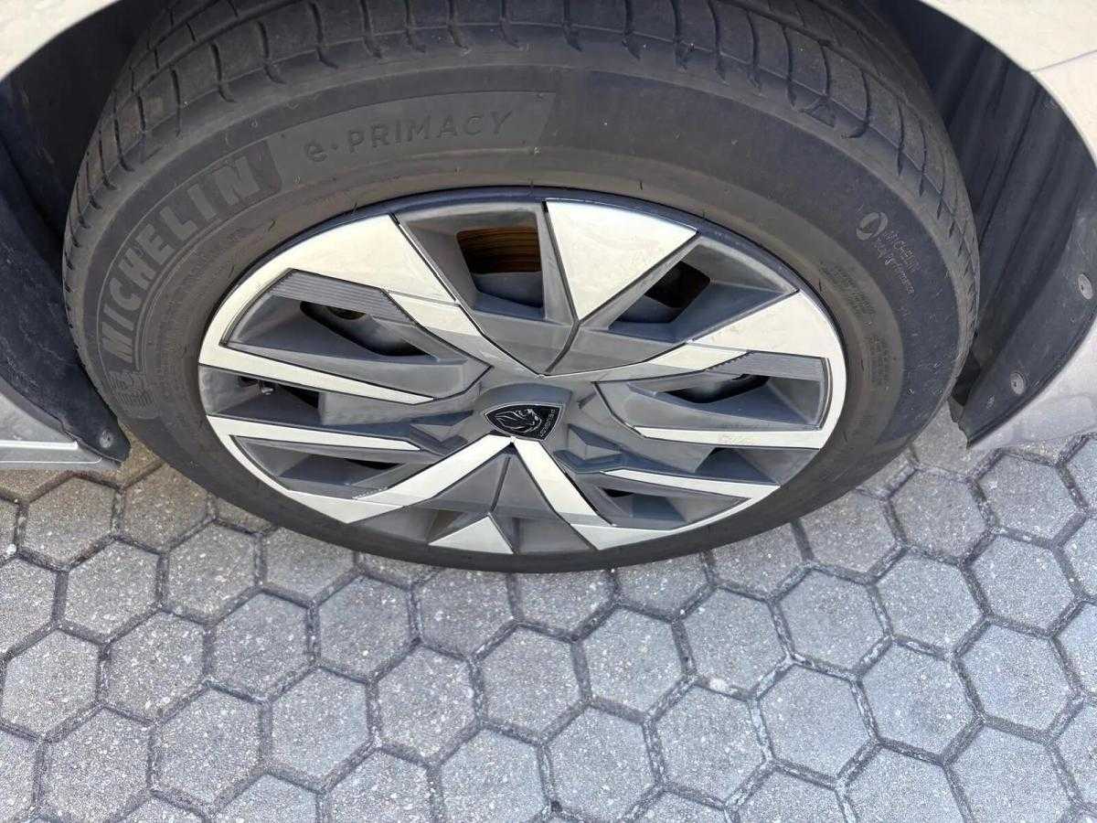 peugeot-208-2024-gasolina-1199cc