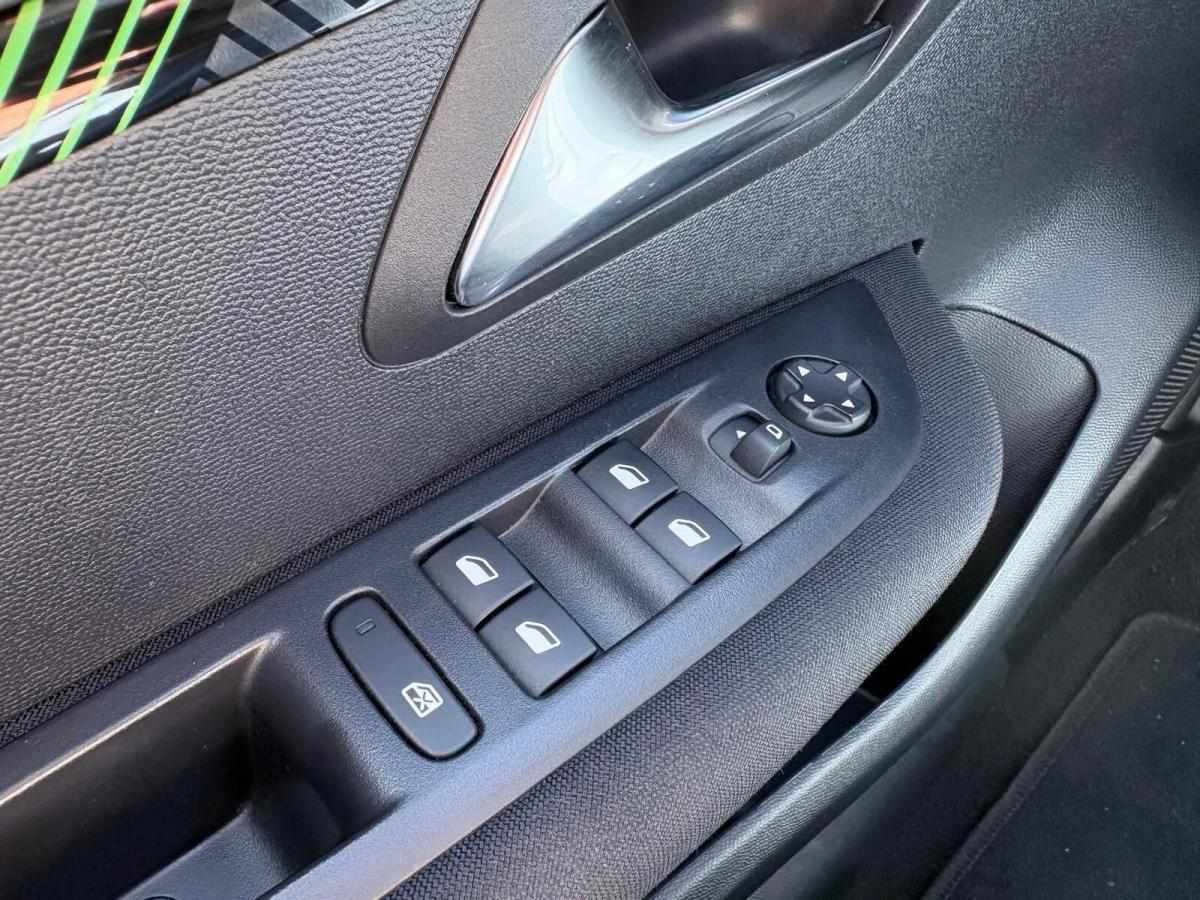 peugeot-208-2024-gasolina-1199cc