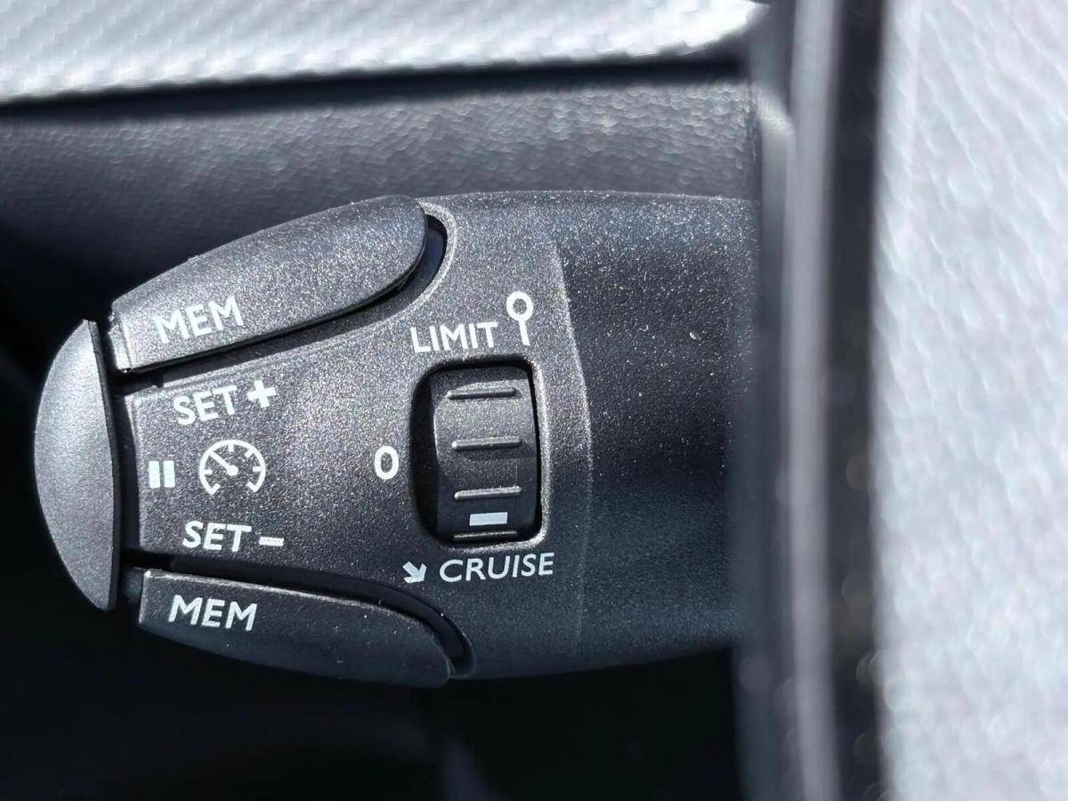 peugeot-208-2024-gasolina-1199cc